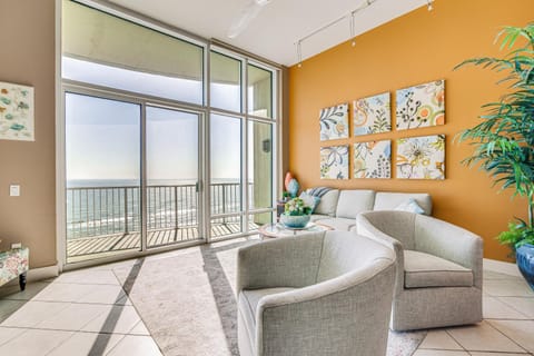 Luxe 28th-Floor S Tower Condo Ocean and SpaceX View Apartment in South Padre Island