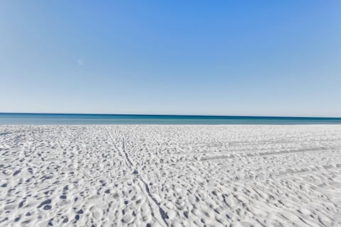 PCB Studio with Private Patio Steps to Beach! Apartment in Lower Grand Lagoon