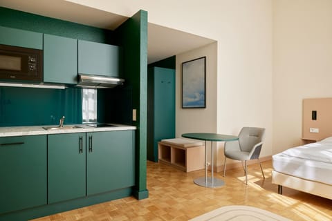 Bed, Kitchen or kitchenette, Bedroom