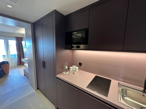 Coffee/tea facilities, Kitchen or kitchenette, minibar