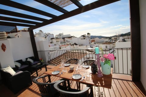 Balcony/Terrace, City view, Street view