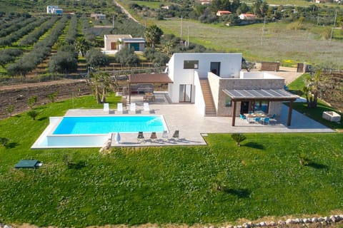 Bird's eye view, Pool view