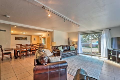 Sedona Home with Views and Patio Golf and Hiking Haven! Haus in Sedona