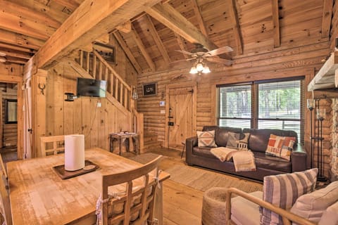 Secluded Cabin with Fishing Pond near Hunting! Maison in Bessemer