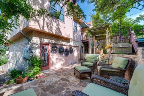 Exotic Home with Patio and Grill Walk to Canyon Lake! House in Canyon Lake