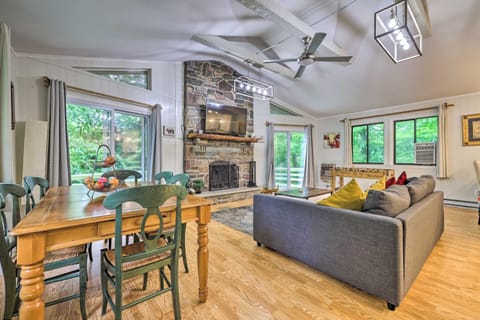 Tobyhanna Home Private Deck, Hot Tub and Game Room! House in Coolbaugh Township