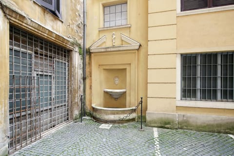 Patio, Facade/entrance