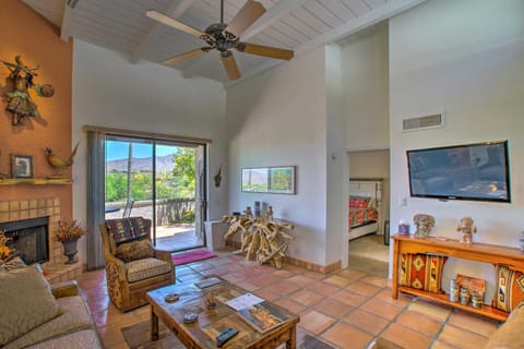 Lovely Mountain-View Getaway with Pool and Spa Access! Casa in Carefree