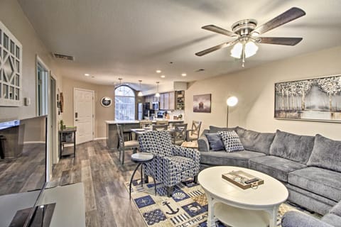 Updated Lake Taneycomo Condo with Screened Porch! Apartment in Branson