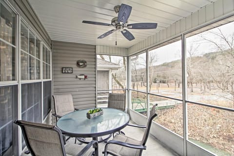 Updated Lake Taneycomo Condo with Screened Porch! Apartment in Branson