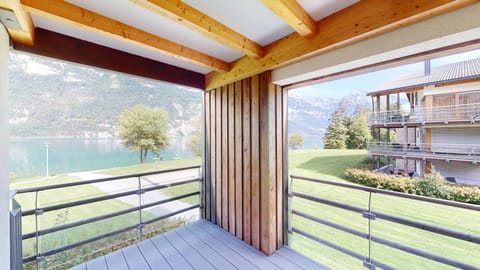 View (from property/room), Balcony/Terrace, Garden view, Lake view, Mountain view