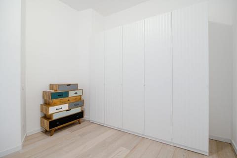 Photo of the whole room, wardrobe