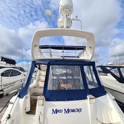 Mad Moment-Two Bedroom Luxury Motor Boat In Lymington Docked boat in Lymington