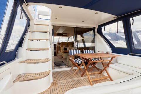 Mad Moment-Two Bedroom Luxury Motor Boat In Lymington Docked boat in Lymington