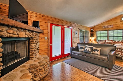 Riverfront Cabin with Fire Pit - 5 Mi to Pigeon Forge House in Sevierville