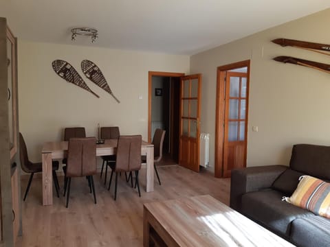 Apartamento familiar con vistas y garage La Portiecha Appartamento in Sallent de Gállego