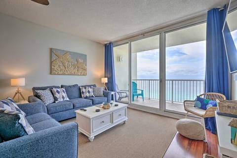 Beachfront Panama City Resort Condo with 2 King Beds Condominio in Long Beach