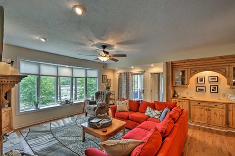 Lakefront Condo with Resort-Style Amenities and Marina Eigentumswohnung in Lake Keowee
