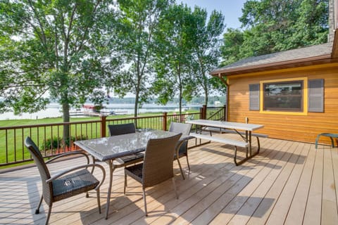 Large Home on Lake Edward with Deck and Fire Pit! Haus in Minnesota