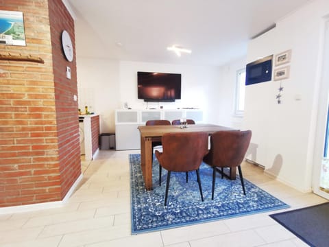 Ferienhäuschen Küstenwald bei Warnemünde, eigener Garten, Terrasse mit Strandkorb, 400m zum Strand House in Mecklenburg-Vorpommern, Germany