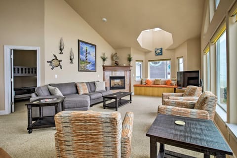 Oceanfront South Beach Home with Hot Tub and Sauna House in Oregon