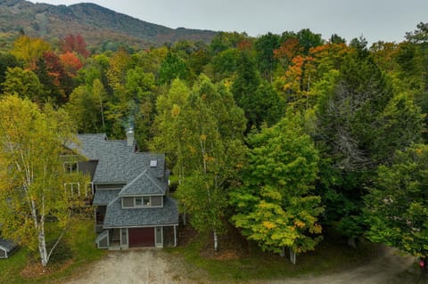 Ski-in Condo with Hot Tub on Burke Mtn Slopes! Appartement in Burke