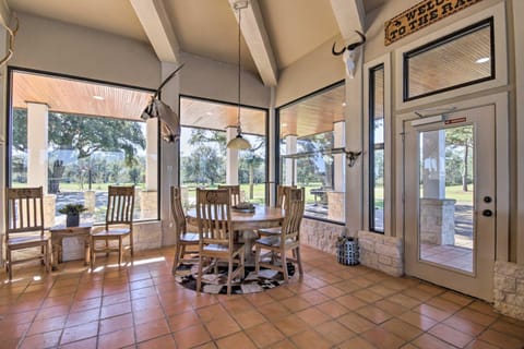 Lakefront Wallis Ranch with Private Beach and Patio! Villa in Texas