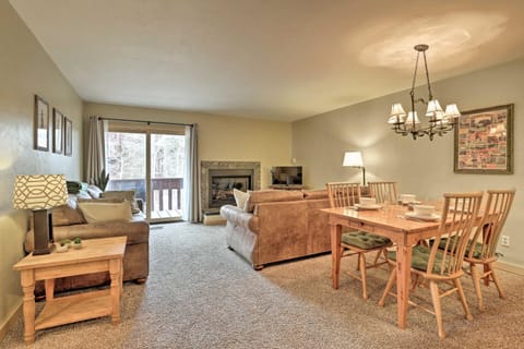 Cozy Winter Park Condo with Hot Tub and Shuttle! Apartment in Fraser