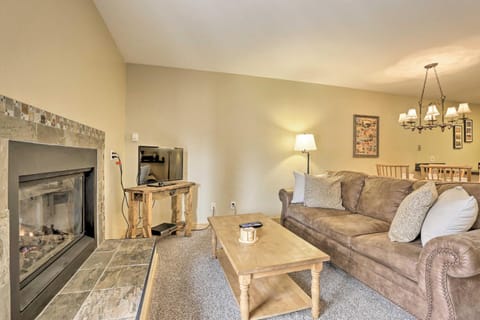 Cozy Winter Park Condo with Hot Tub and Shuttle! Apartment in Fraser