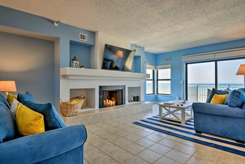 Beachfront New Smyrna Condo 1 Mi to Flagler Ave Apartment in New Smyrna Beach