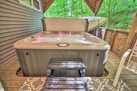 Ludlow Home with Hot Tub, Near Okemo Resort! House in Plymouth