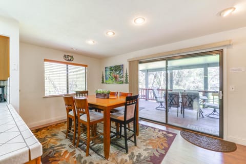 Mountain Paradise about 1 Mile to Pine Mountain Lake! House in Groveland