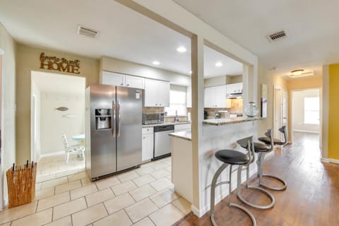 Welcoming Home about 6 Mi to Downtown San Antonio! House in San Antonio