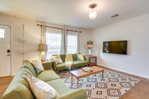 Welcoming Home about 6 Mi to Downtown San Antonio! House in San Antonio