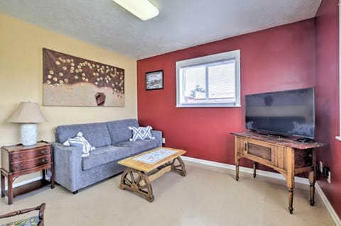 Waldport Townhome with Dog Run on Alsea Bay! Casa in Waldport