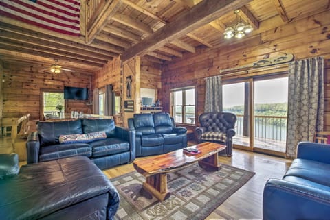 Spacious Cabin on Dale Hollow Lake with Hot Tub! House in Tennessee