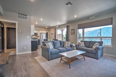 Lake Chelan Condo with Resort Pool and Hot Tub! Copropriété in Manson