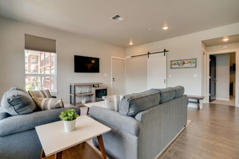 Lake Chelan Condo with Resort Pool and Hot Tub! Apartment in Manson