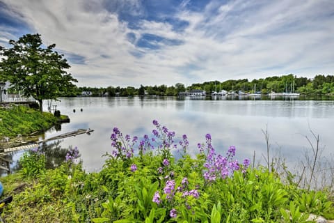 Family Cottage on Chaumont Bay, Walk to Downtown Casa in Chaumont