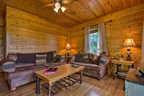 Secluded Lenoir Cabin 15 Mins to Blowing Rock Maison in Caldwell