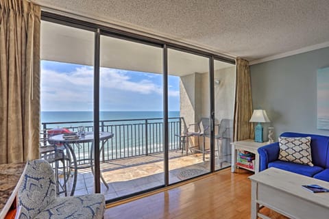 Romantic Summer Getaway with Community Pool Access Condo in Myrtle Beach