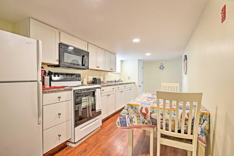 Old Orchard Beach Home with Patio, Walk to Beach Apartment in Old Orchard Beach