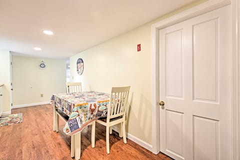 Old Orchard Beach Home with Patio, Walk to Beach Apartamento in Old Orchard Beach