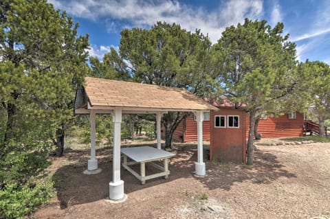 Cabin 6 Mi to Burr Trail, 32 Mi to Escalante! Casa in Capitol Reef