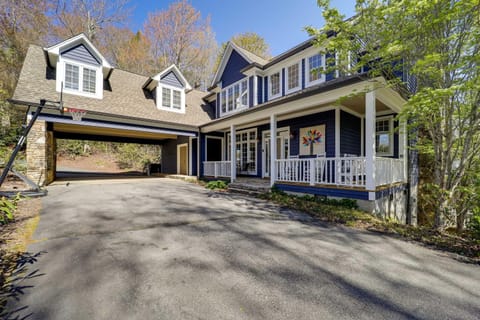 Boone Home with Hot Tub - Near App Ski and Sugar Mtn! Maison in Brushy Fork