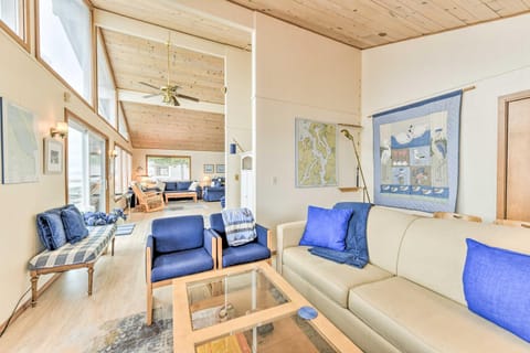 Beachfront Whidbey Island Home and Apartment! House in Bells Beach