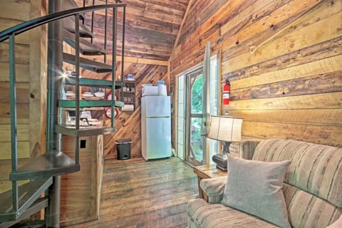 Creekside Cabin with Deck in Pisgah Forest! House in Buncombe County