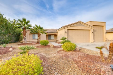 Lake Havasu Gem Pool, Spa and Bikes - 2 Mi to Beach House in Lake Havasu City