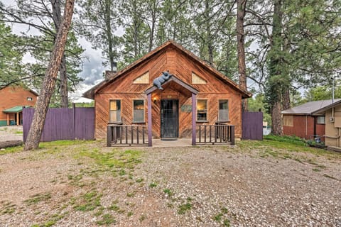 Ruidoso Cabin with Fireplace and Grill - Walk to Town! House in Ruidoso