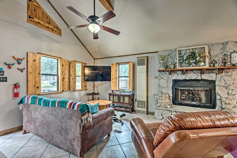 Ruidoso Cabin with Fireplace and Grill - Walk to Town! House in Ruidoso